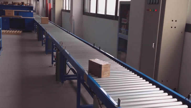 Sistema transportador para distribución de alimentos